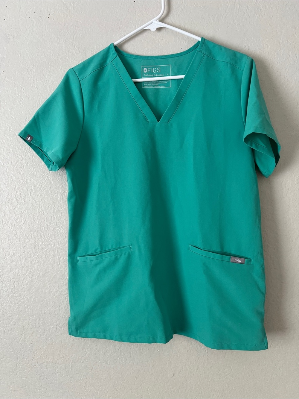 Like New! FIGS Casma Three-Pocket Scrub Top PO#1917 Surgical Green Size S